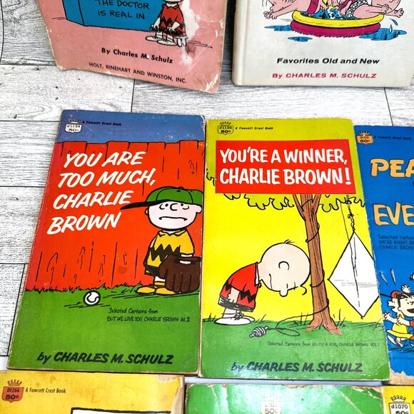 Vintage Charlie Brown & Snoopy Comic Books by Charles M. Schulz (11 each) - Picture 4 of 16